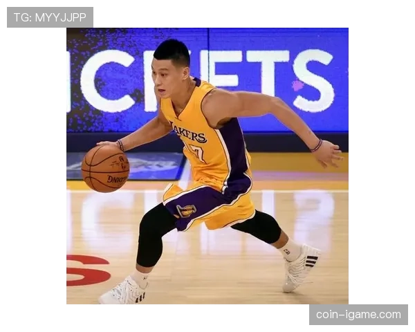 林书豪球场拼得像邻家汉子，私下朋友圈比明星还会秀奢侈——我就盯着他那双鞋看了半天