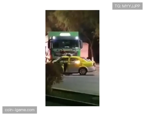 季丽萍豪车门口拎着自带饭盒那一幕笑死我了